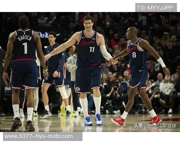 苏群分析小卡阴阳合同对快船的潜在威胁如同达摩克利斯之剑悬而未决 苏群分析小卡阴阳合同对快船的潜在威胁如同达摩克利斯之剑悬而未决